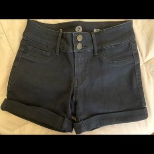 SO Cuffed Black Midi Shorts; Jr. Size 3